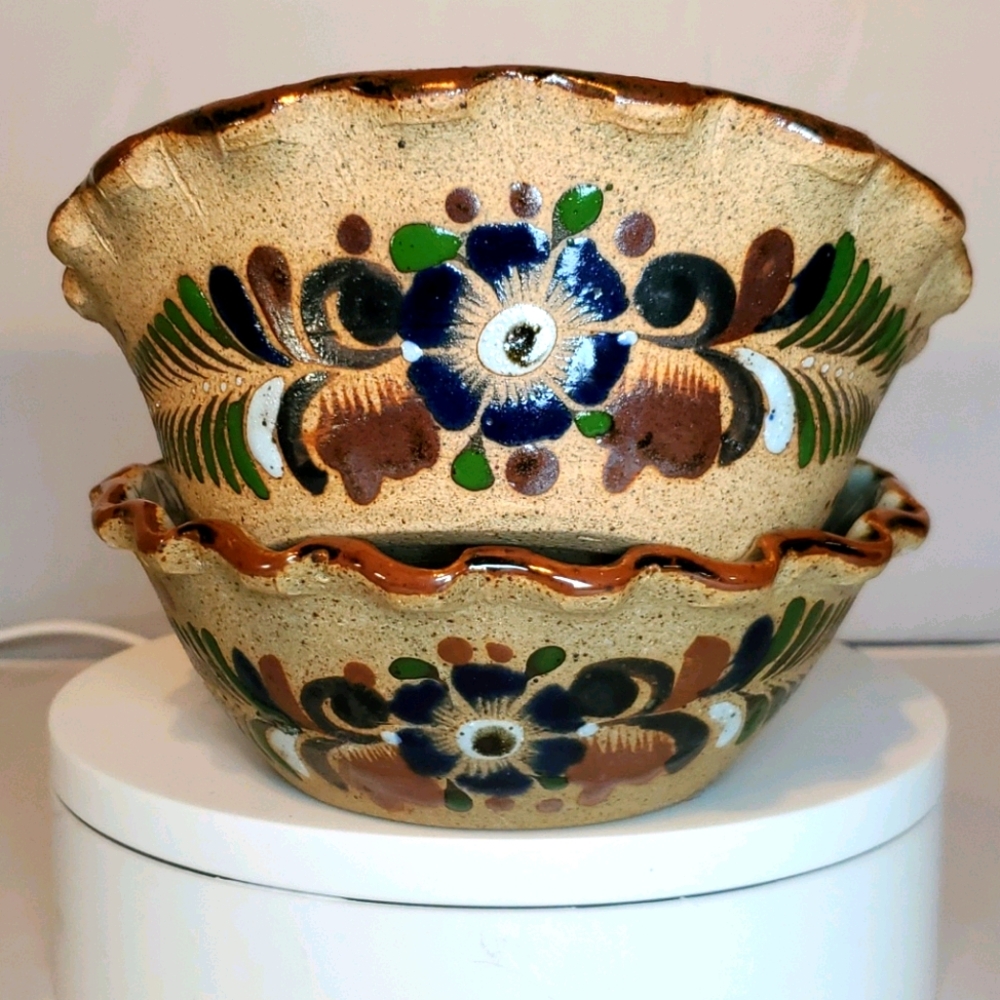 Sandstone Netu Pie Crust Edge Shaped Pottery Bowls